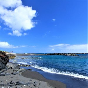 画像: 八丈島から底土海水浴場や神港漁港や八丈植物公園や歴史民俗資料館ややけんが浜など見学して八丈島へのタクシー手配